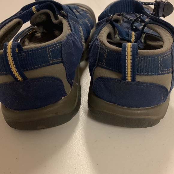 Children’s Keen runners - Picture 3 of 4